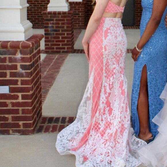 Gown/Prom Dress - Picture 3 of 3